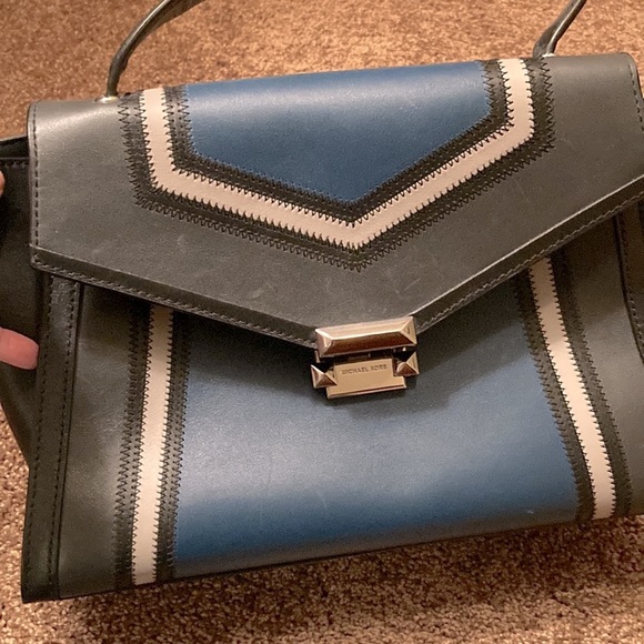 MICHAEL KORS SHOULDER BAG WITH HANDLE. SHARP LOOKING! Like new! - Picture 14 of 15